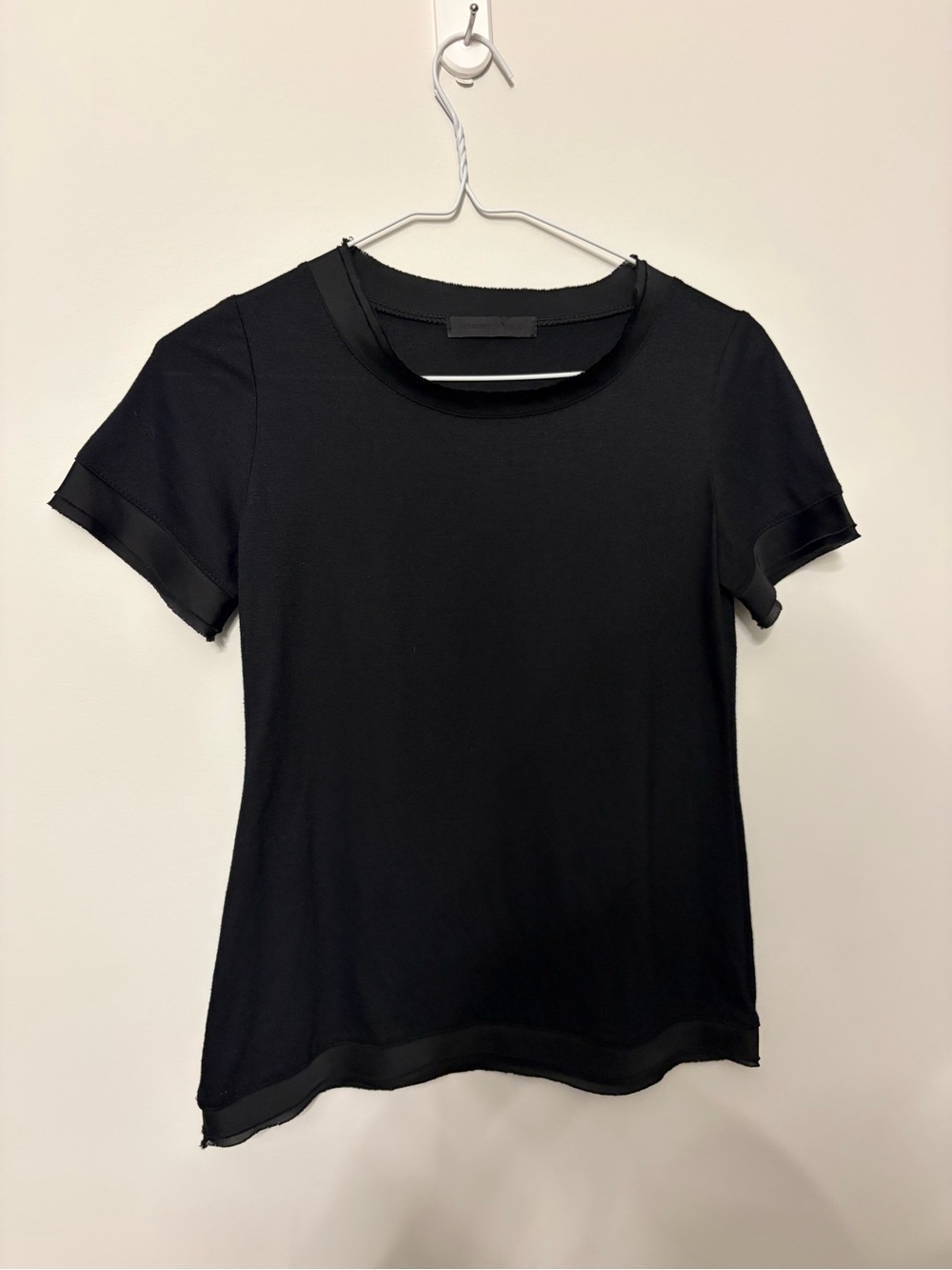 Alexander McQueen Classic Black Short-Sleeve Women's Tee - Picture 2 of 5